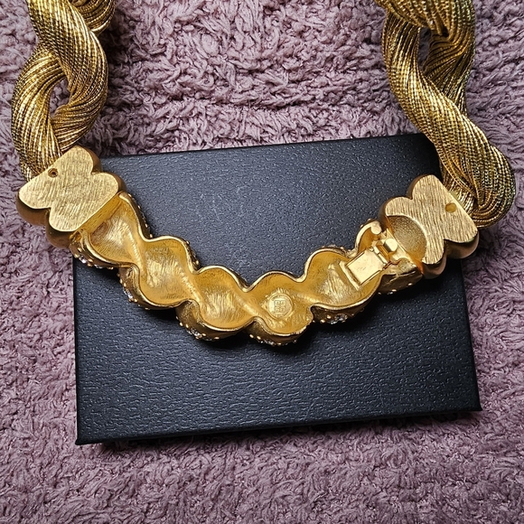 AUTHENTIC Givenchy Vintage Chunky Gold Necklace with Matching Clip On Earrings - Picture 4 of 10